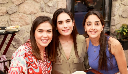  July Valle, Mariana Rodríguez e Isa Villanueva.