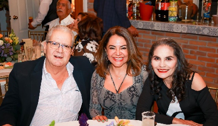  David Granados, Lucy Sustaita y Leticia Dávila.