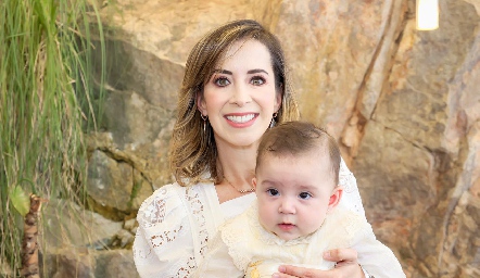  Michelle Mendoza con su hija Sofía.