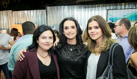  Cristiane, Maricel Gutiérrez y Yezmin Sarquis.