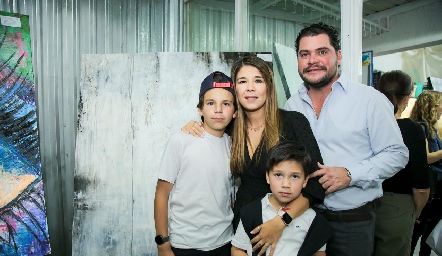  María José Leal con su familia.