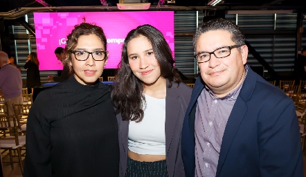  Alejandra Marroquín, Ximena Montes y Omar Montes.