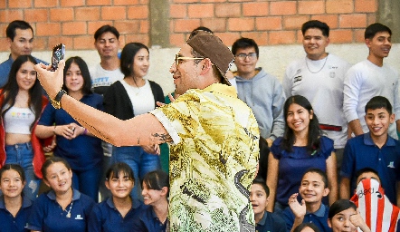  Capi Pérez dona 1 millón de pesos a Colonia Juvenil.