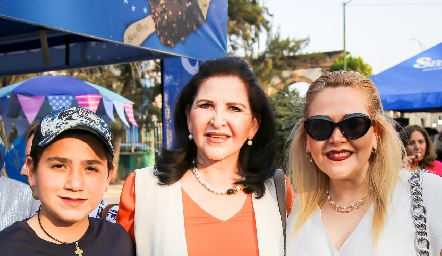 Nicolás, Laura Solís y Laura Cervantes.