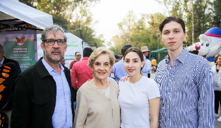  Marco Garfias, Cristina Cánovas, Ana Pao Garfias y Marco Garfias.