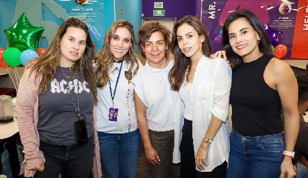  Isa López, Daniela Llano, Ale Alcalde, Sandra García y Anilú Enriquez.