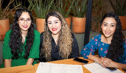  Erika Teniente, Magali García y Miriam García.