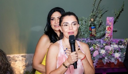  Claudia Leal.
