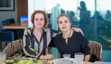  Luz María Rubín de Celis y Rosa María Villanueva.