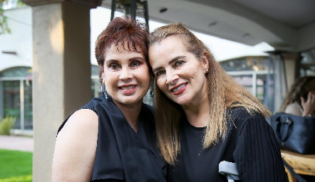  María Luisa Otero y Patricia del Bosque.