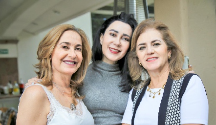  Patricia Gaviño, Liliana Meza y Adriana Carrera.