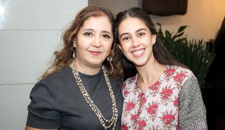  Sofía Carrillo y Natalia Navarro.