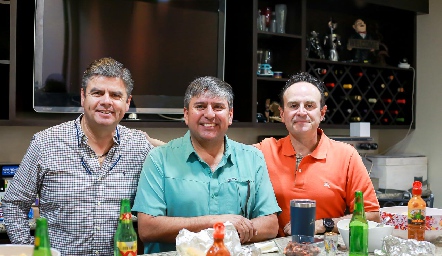  Julián Ortiz, Ariel Reyes y Beto Fontes.