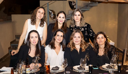  Daniela Villasuso, Pía Cortés, Montse Cortés, Ximena Burberg, Sandra Villasuso, Blanca Salinas y Mafer Cortés.