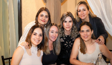  María Rodríguez, Rocío Ortuño, Maru Muñiz, Montse Cortés, Jessica Carreón y Pily Allende.