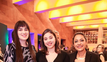  Karolina Morales, Ángelika Morales y Alejandra Iracheta.