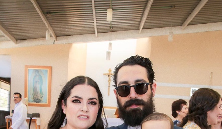  Isabel Torre y Juan Antonio Gómez con su hijo Sebastián.