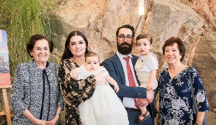  María Teresa Valero, Isabel Torre, Juan Gómez, Sebastián Gómez, Gero Gómez y Concepción Nieto.
