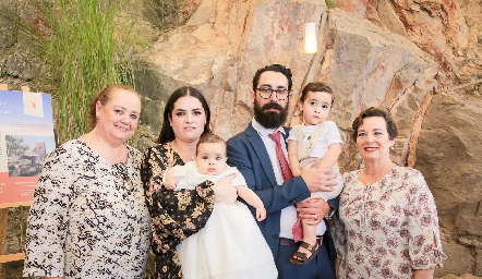  María del Carmen Cuétara, Isabel Torre, Juan Gómez, Sebastián Gómez, Gero Gómez y María Elena Gómez.