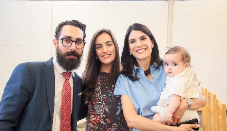  Juan Antonio Gómez, Magda Foyo, Adriana Torres y Sebastián.