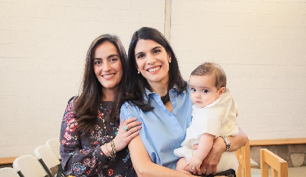  Magda Foyo y Adriana Torres con Sebastián Gómez.