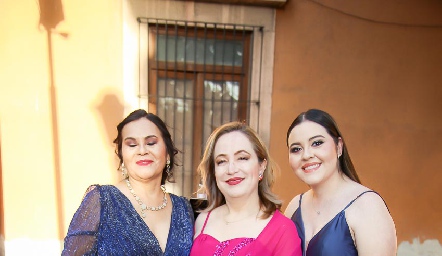  Guadalupe González, María Isabel Ortiz y Diana Lore González.