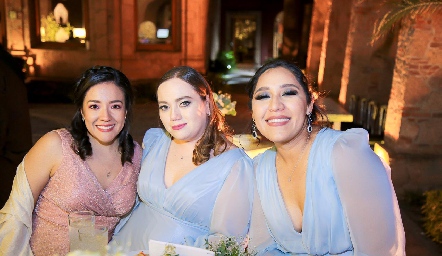  Nohemí León, Daniela Aguillón y Maribel Olvera.