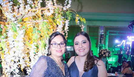  Guadalupe González y Ana Laura González.