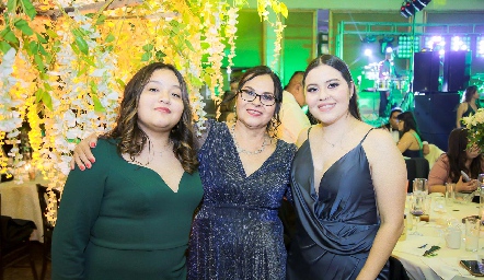  Angi, Guadalupe González y Ana Laura González.