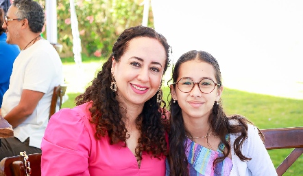 Liliana Zuviri y María Gómez.