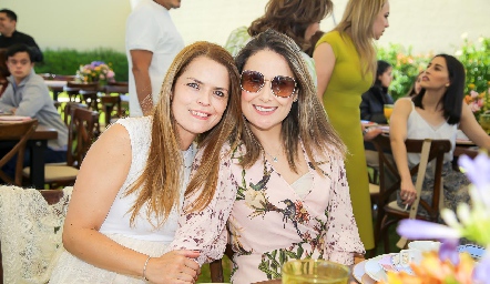  Ana Alvarado y Prisca Navia.