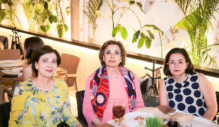  Gabriela, Martha Elena y Verónica Alcalde.