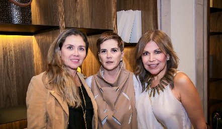  Beatriz Villegas, Claudia Hinojosa y Adriana Rueda.