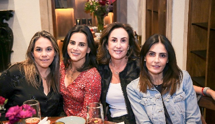  Michelle Zarur, Anilú Enríquez, Verónica Zepeda y Claudia Artolózaga.