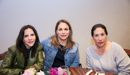  Claudia Martínez, Lolita Vázquez y Rosa Elena Morales.