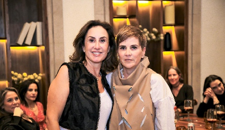  Verónica Zepeda y Claudia Hinojosa.