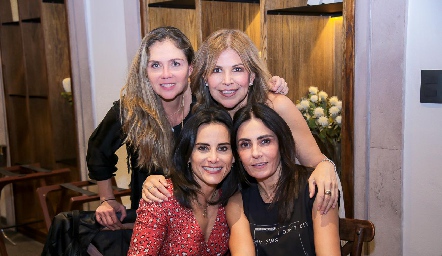  Adriana Rueda, Beatriz Villegas, Anilú Enríquez y Claudia Artolózaga.