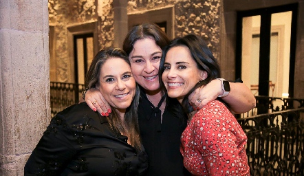  Michelle Zarur, Deyanira Cázares y Anilú Enriquez.