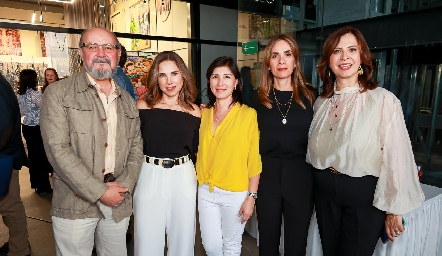  David Vázquez, Mayra Ortega, Rosalba Castillo, Gaby Aranda y Mella Sandoval.