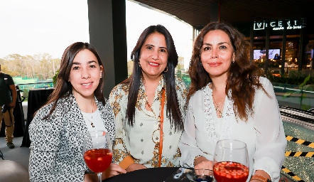  Erika Ramírez, Marissa Medrano y Gabriela Rivera.
