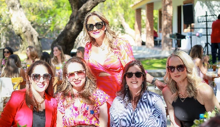  Mavy Hernández, Josefina Padilla, Cristy Reyes, Astrid Espinosa y Anya de Lima.