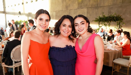  Ilse Lázaro, Laura y María Bravo.