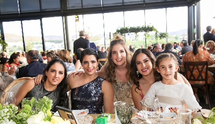  Andrea Lázaro, Pilar Fernández, María José Fernández, Adriana Narváez e Inés Hernández.