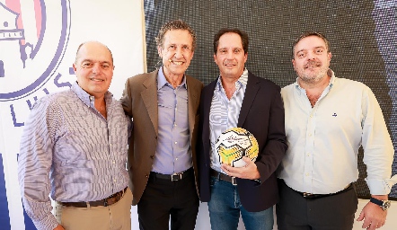 César Morales, Jorge Valdano, Jorge y Héctor Morales.