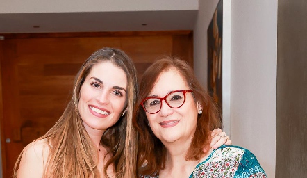  Paulet Lozano con su suegra Lourdes Rodríguez Borjas.