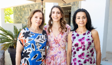  Ana con su suegra Jana Del Valle y su mamá Ana Musa.