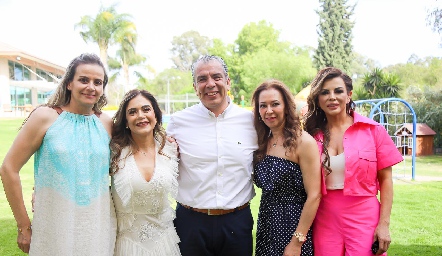  Mónica Portillo, Mely, Luis Cárdenas, Melissa Crespo y Lu Martinez.