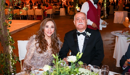  Sandra Baena y Eduardo Huerta, papás del novio.