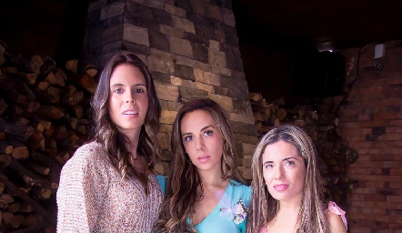  Daniela de la Fuente, Eleida Torres y Graciela Torres.