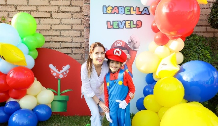  Aydee Lorea con su hija Isabella Vallejo.